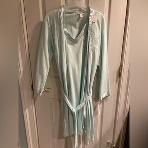New Cotton robe and sleeveless nightgown set. Light green. Belt with inside tie